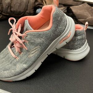 Sketchers size 8 1/2